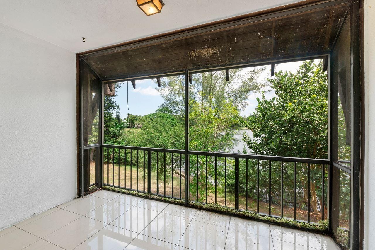 3720 Inverrary Drive 3-D — photo 10