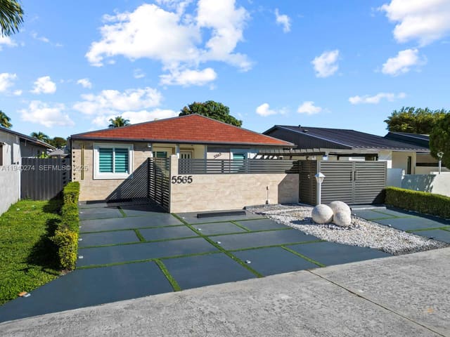 5565 NW 193rd Lane, Miami Gardens, FL 33055