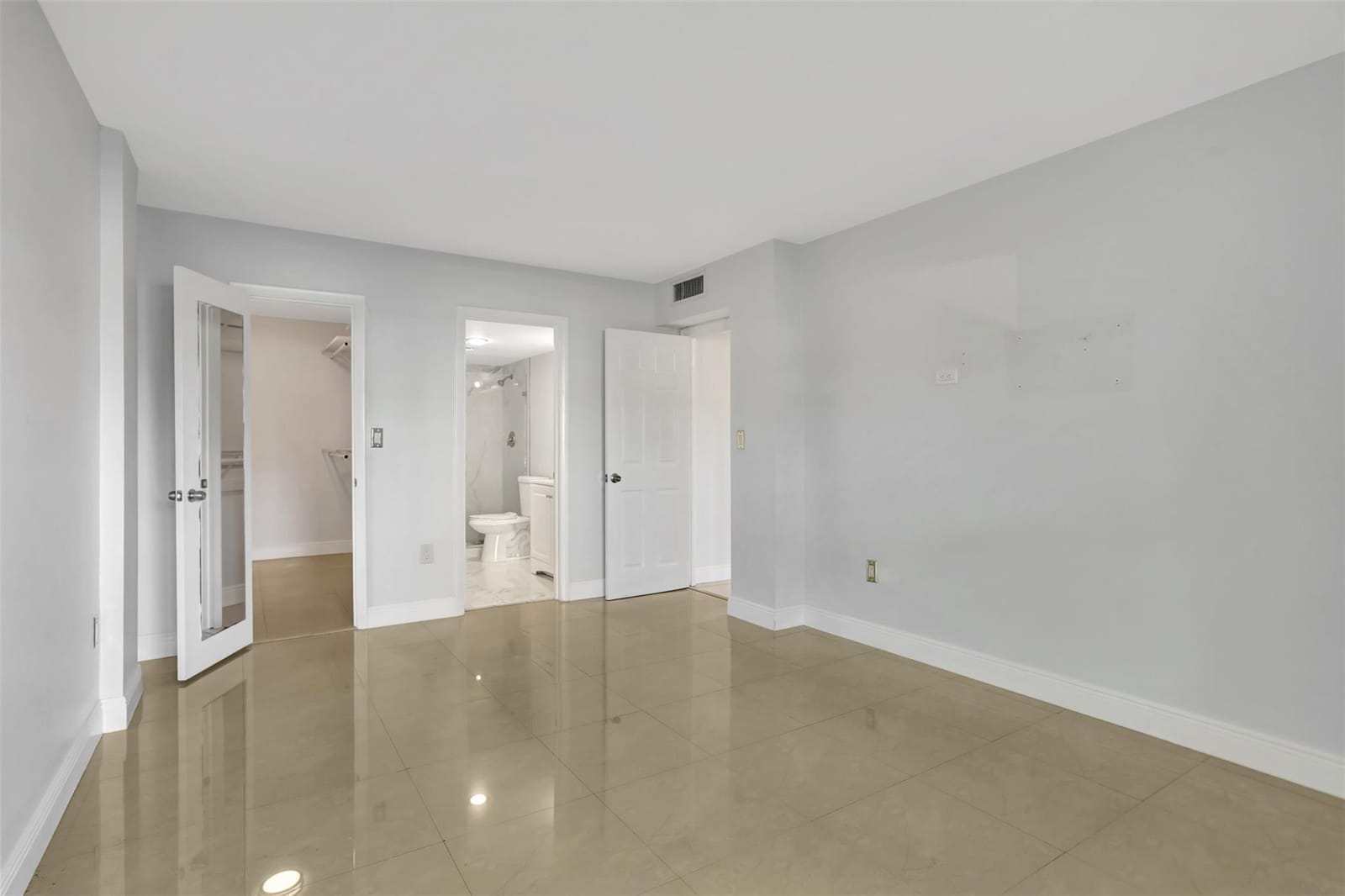 4156 Inverrary Drive 111 — photo 11