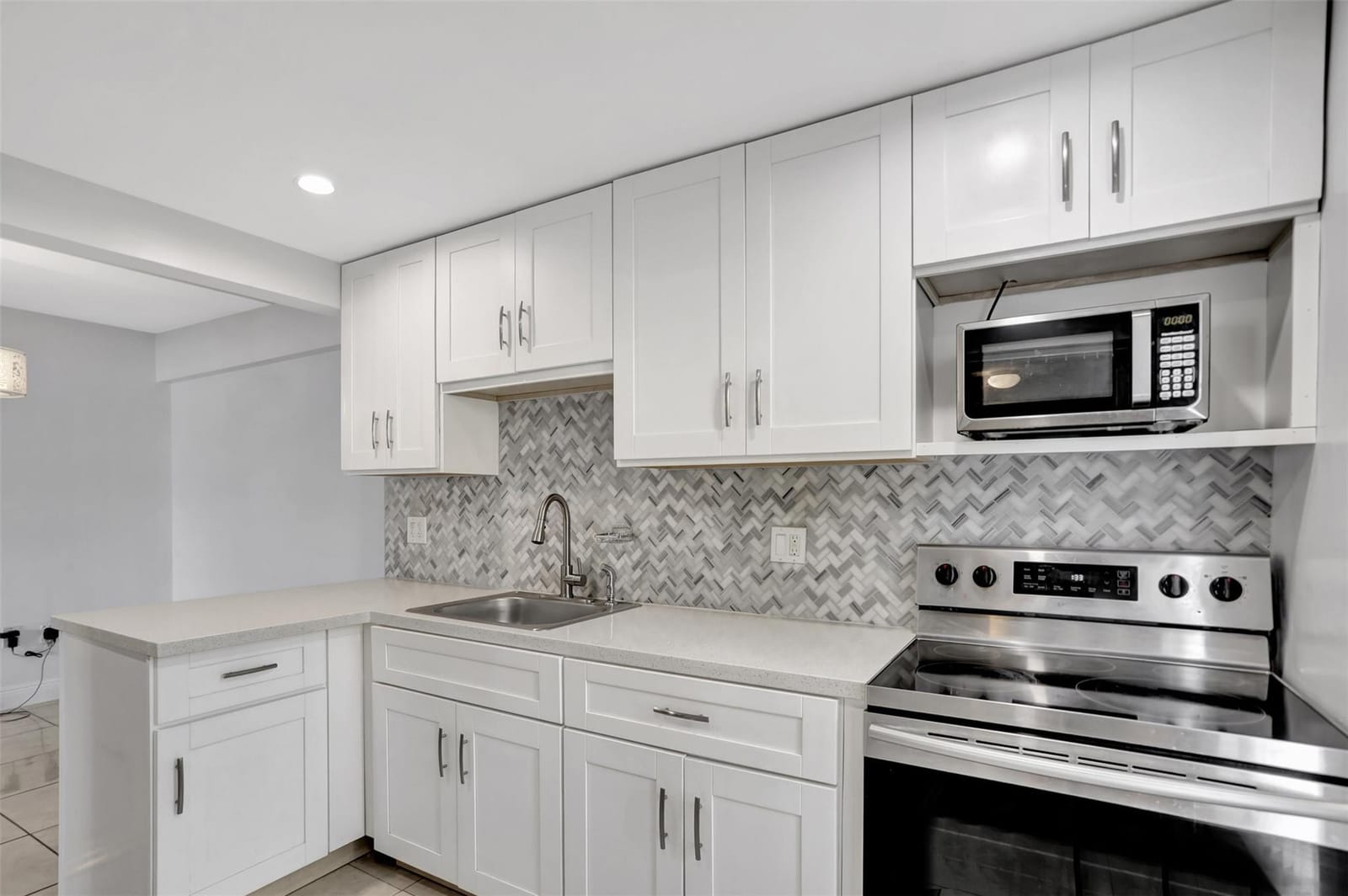 4156 Inverrary Drive 111 — photo 3