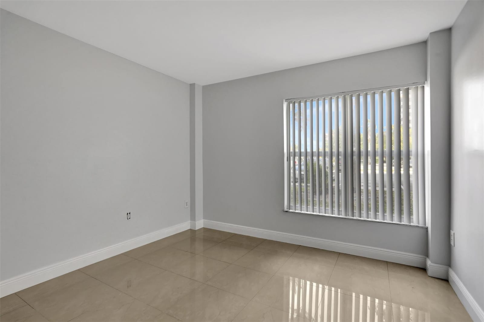 4156 Inverrary Drive 111 — photo 8