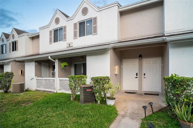 17505 NW 67th Place D-11, sold in Antigua At Cntry Clubof M, Hialeah, FL