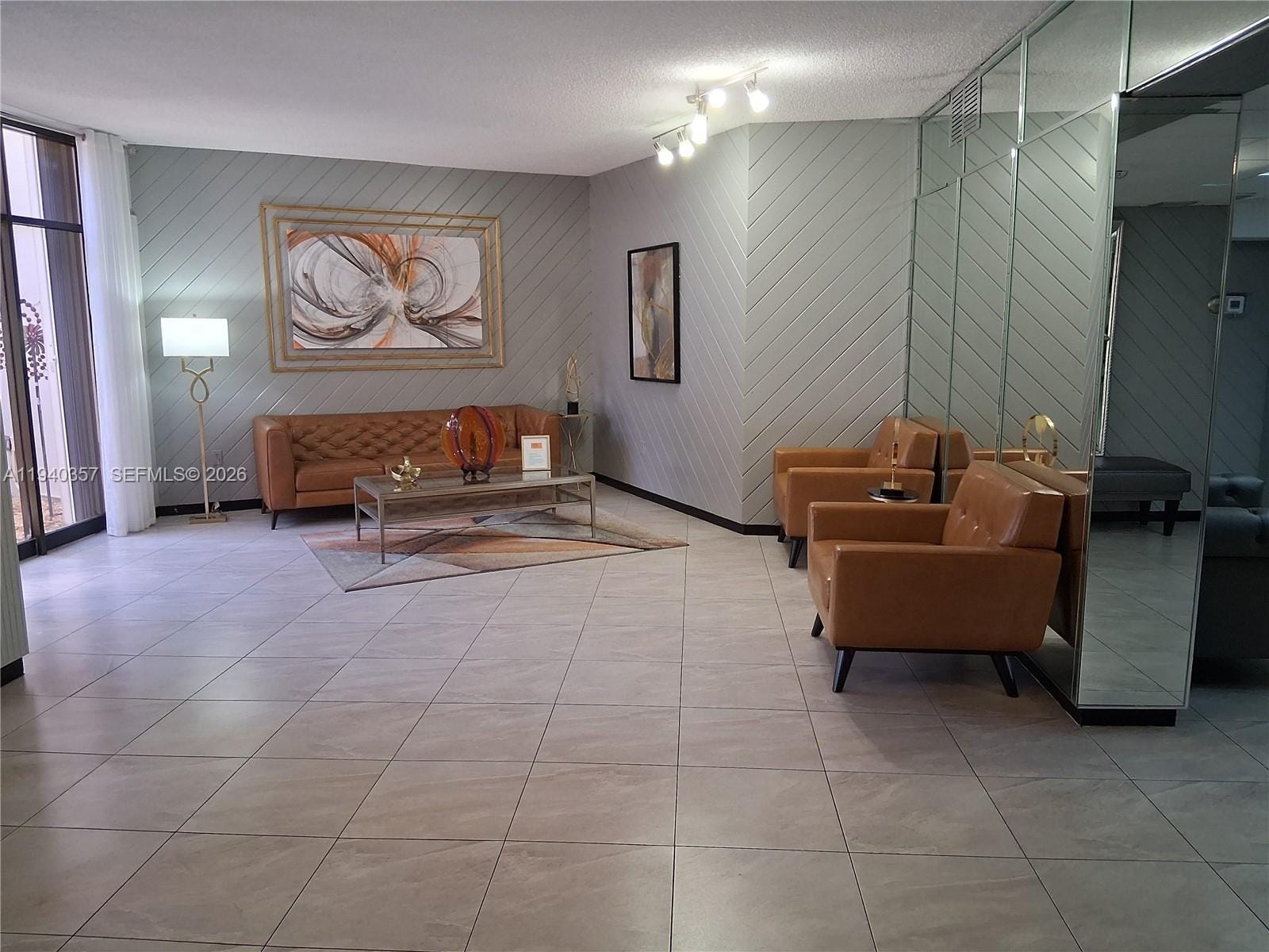 1400 Saint Charles Place 524 — photo 2