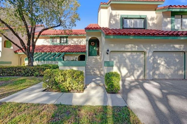 4 Lexington Lane E G, sold in Lexington Green Condo, Palm Beach Gardens, FL