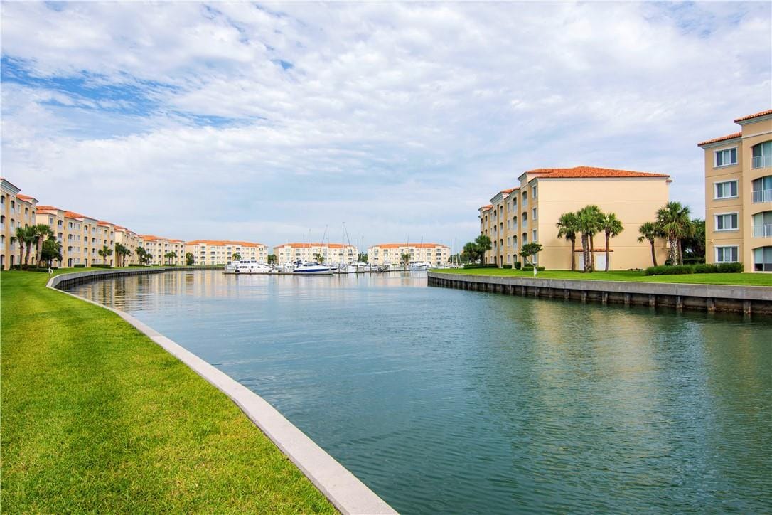 19 Harbour Isle Drive 106, Hutchinson Island, FL 34949 photo 2