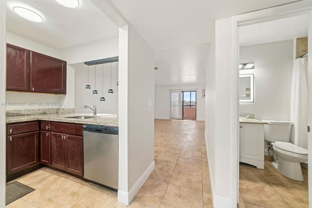 880 NE 207th Terrace 202-10, Miami, FL 33179