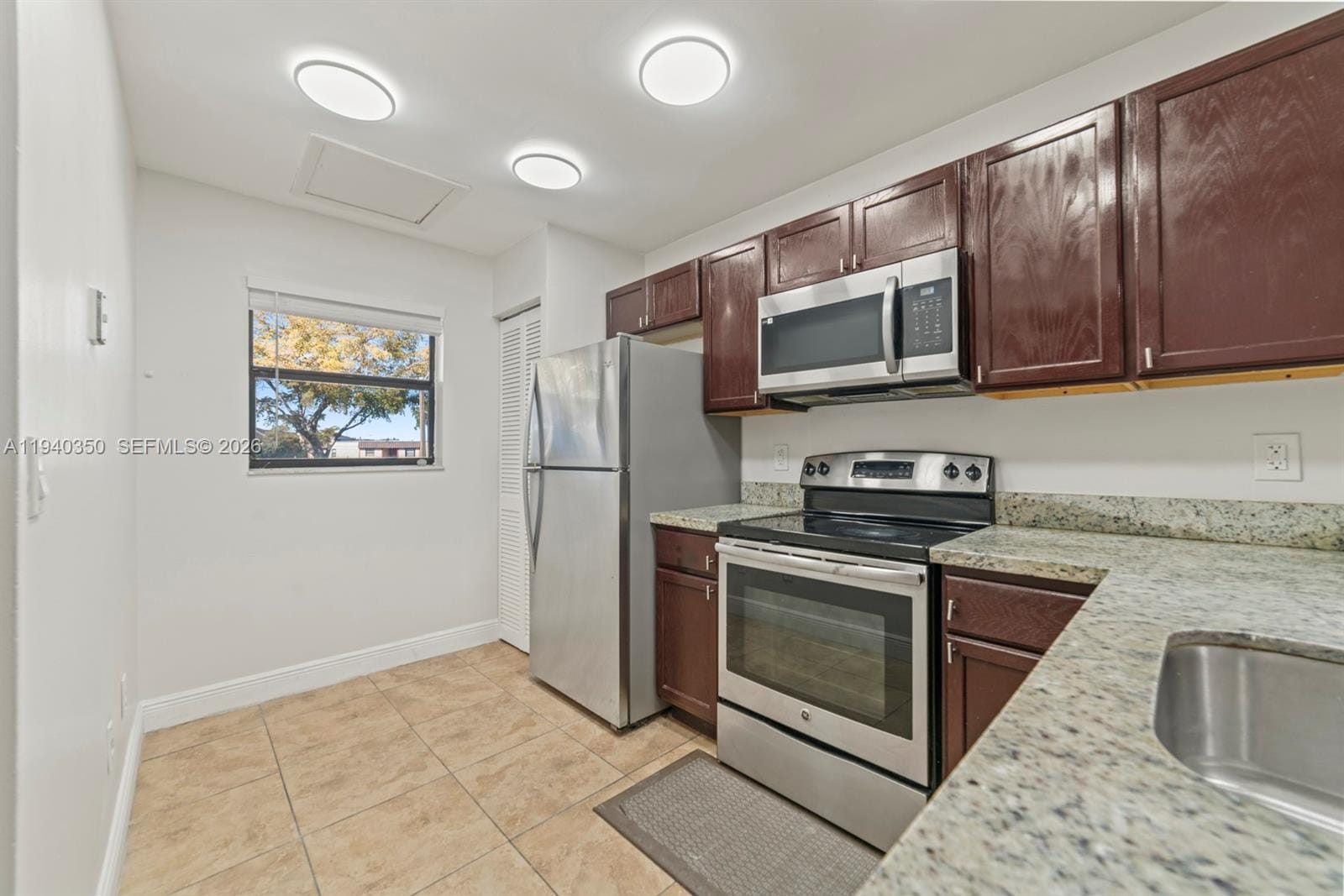 880 NE 207th Terrace 202-10, Miami, FL 33179 photo 3