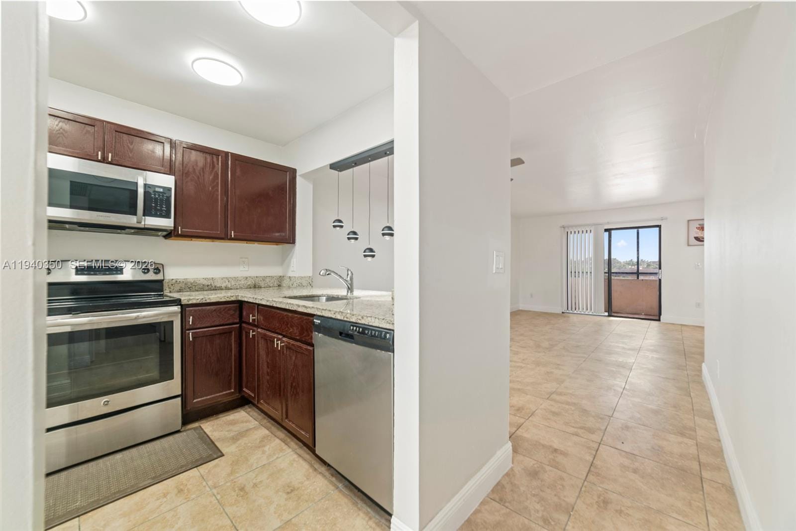 880 NE 207th Terrace 202-10, Miami, FL 33179 photo 4