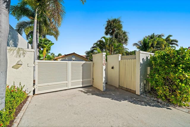 110 E Spearfish Lane, sold in Ocean Walk Place, Jupiter, FL