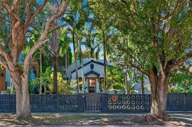 452 SW 21st Road, sold in Holleman Park, Miami, FL