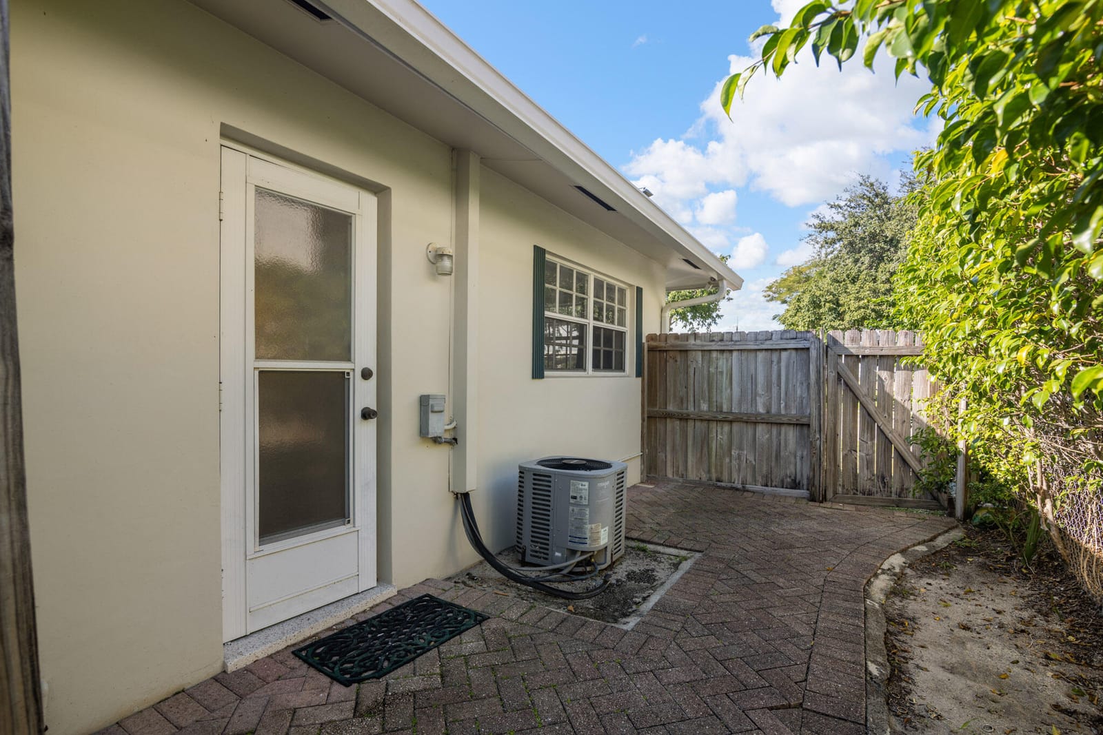 5230 NE 14th Way — photo 8