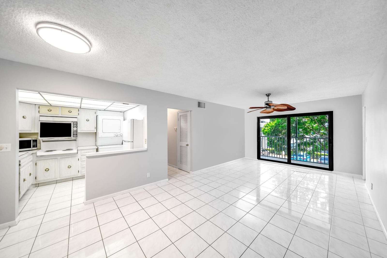 150 Cypress Club Drive 528, Pompano Beach, FL 33060 photo 2