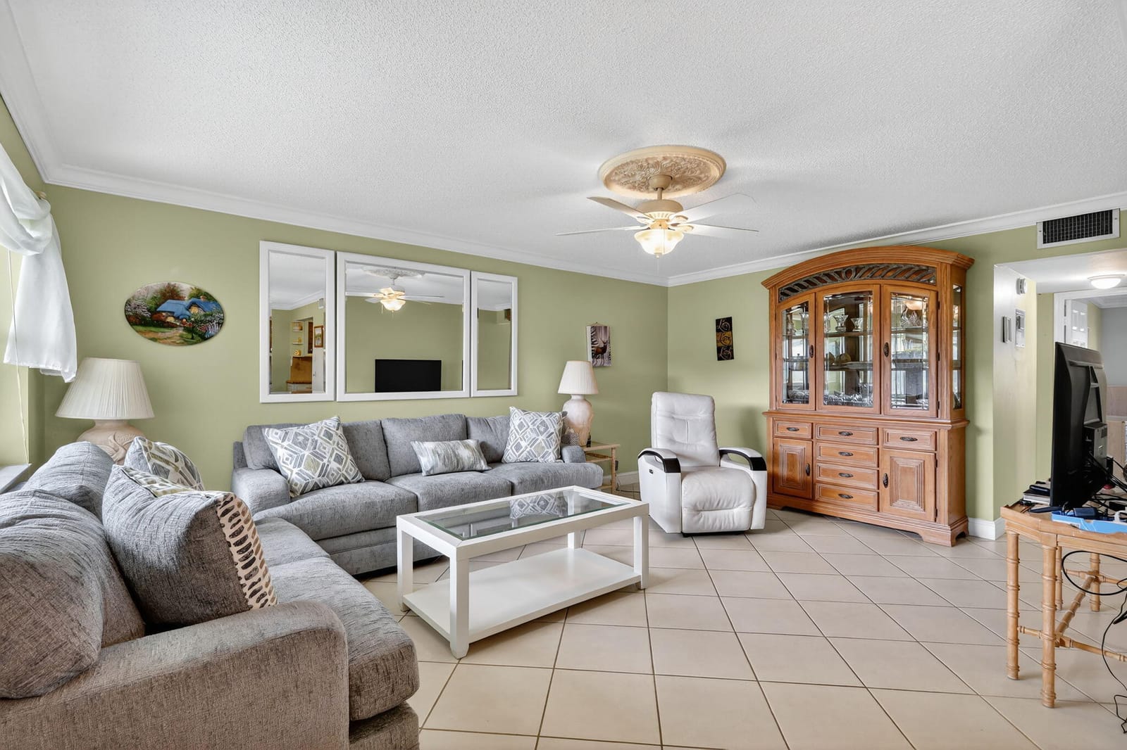 480 Horizons W 104, Boynton Beach, FL 33435 photo 2