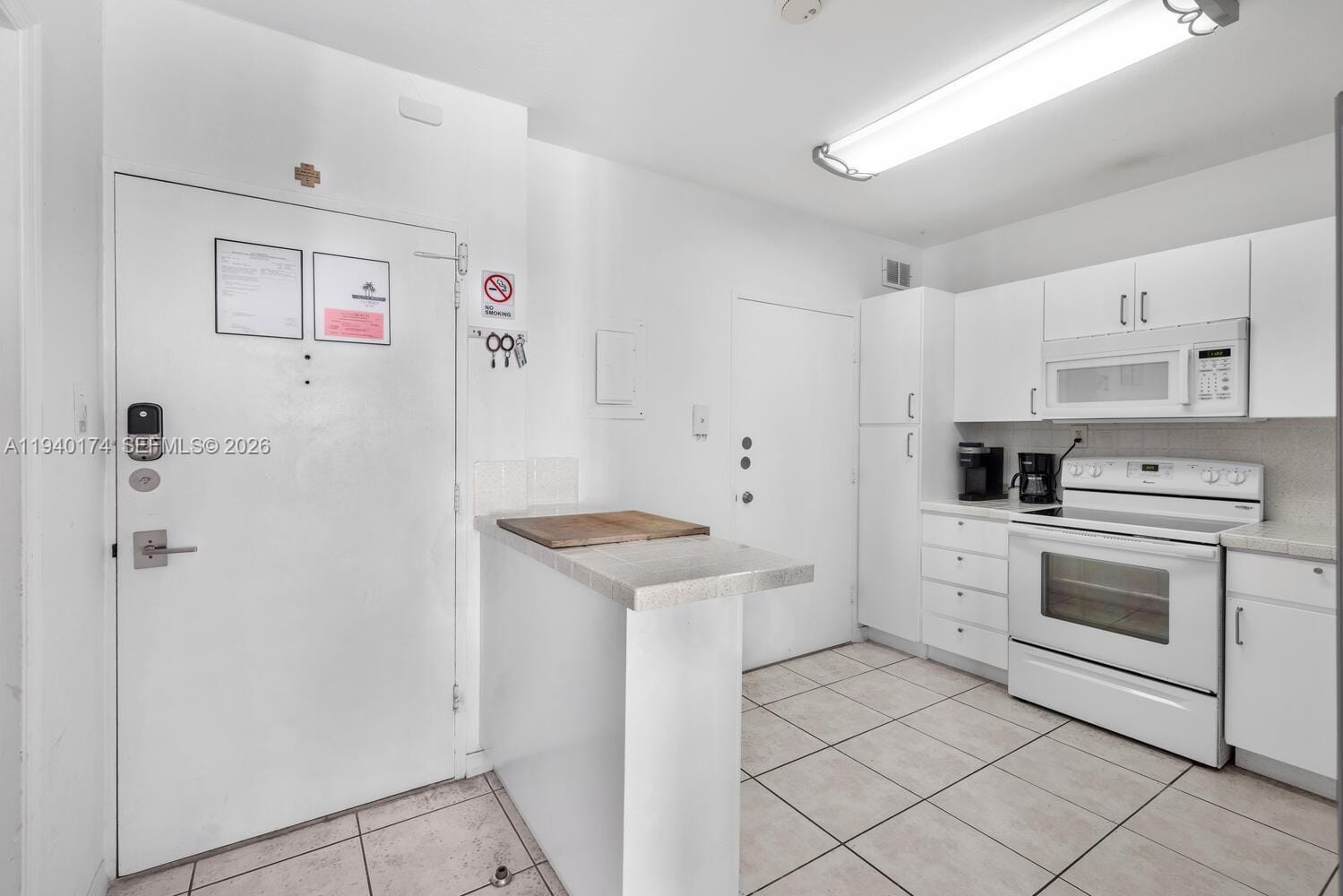 5601 Collins Avenue 825 — photo 11