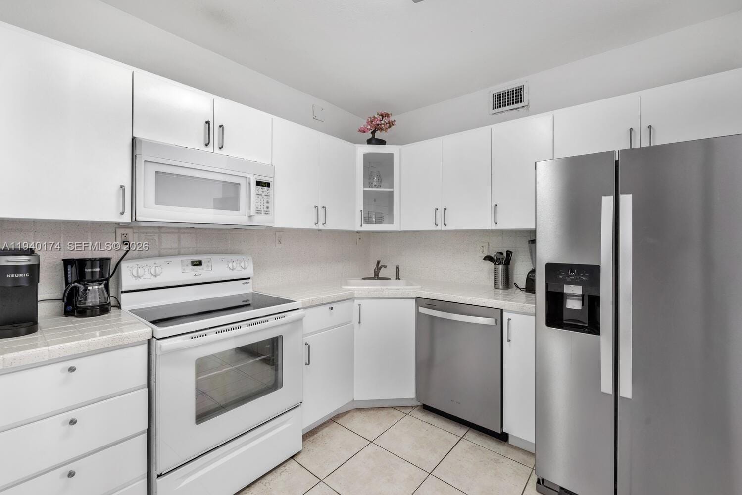 5601 Collins Avenue 825 — photo 12