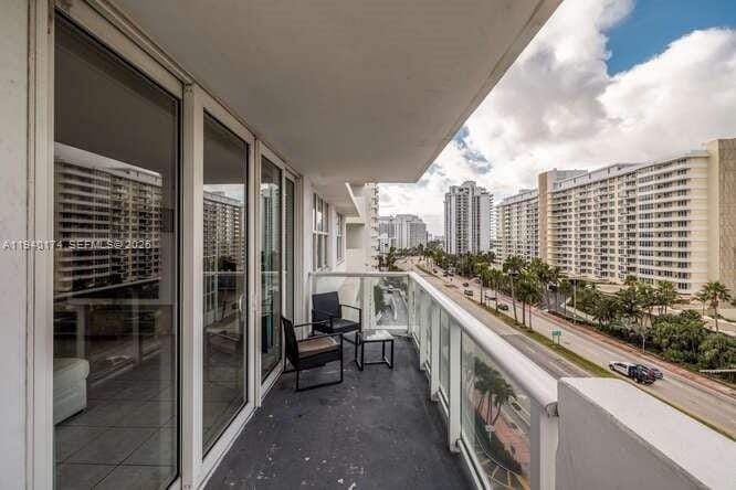 5601 Collins Avenue 825 — photo 4