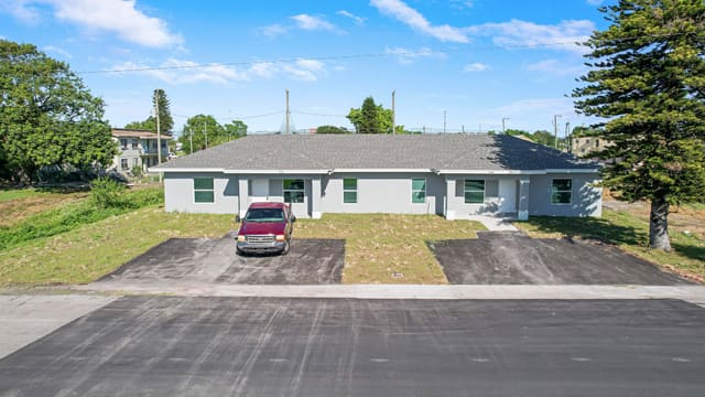 548 SW 5th Street, Belle Glade, FL 33430