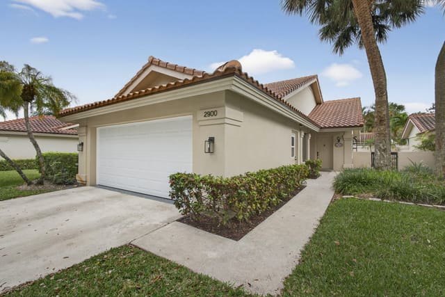 2900 Eagle Lane, sold in Saratoga Pointe, West Palm Beach, FL