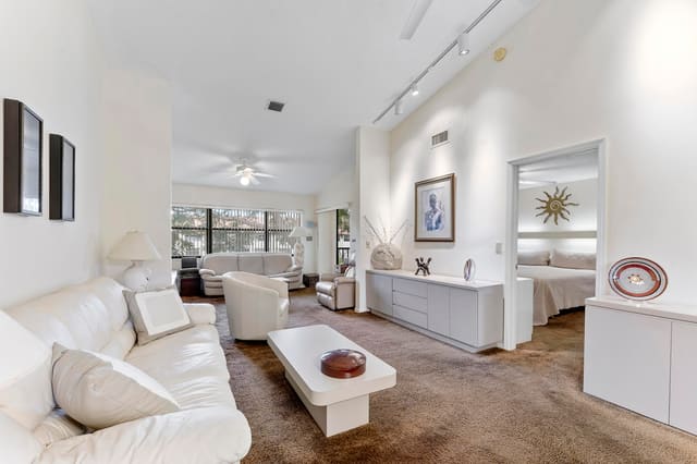 4900 Lucerne Lakes Boulevard W 206, sold in Lucerne Pointe One,Two,Three Four,Seven,Eight,Nine, Lake Worth, FL