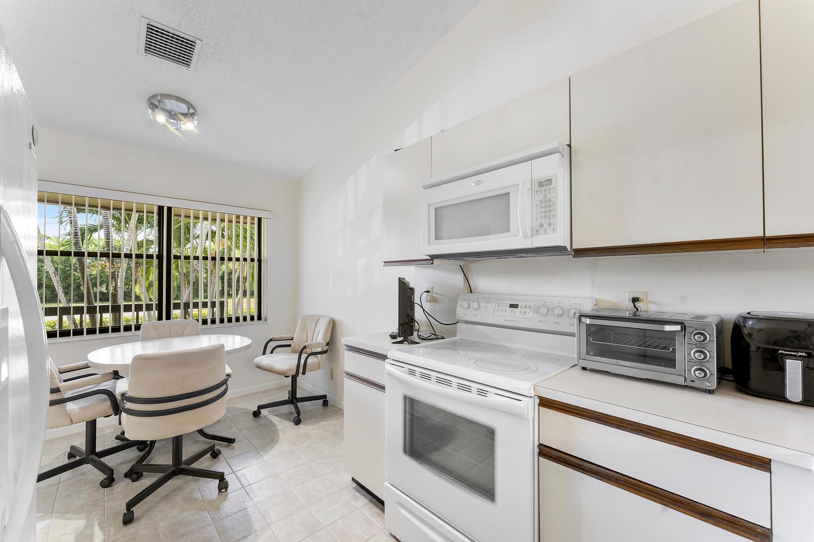 4900 Lucerne Lakes Boulevard W 206, Lake Worth, FL 33467 photo 18