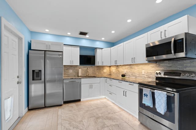 315 SW 6th Court, sold in Lake Boynton Estates 4a, Boynton Beach, FL