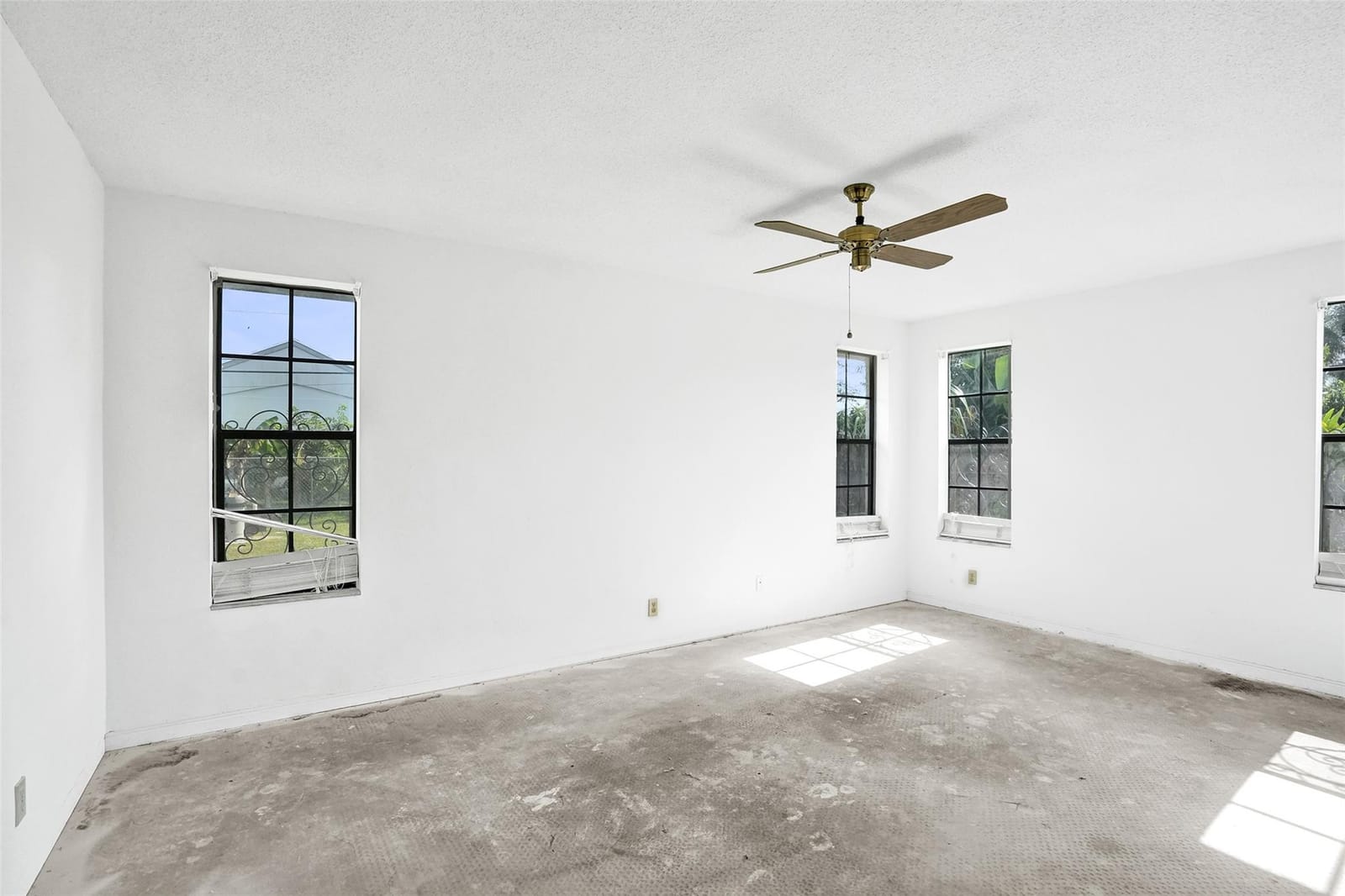65 W Palm Drive — photo 9