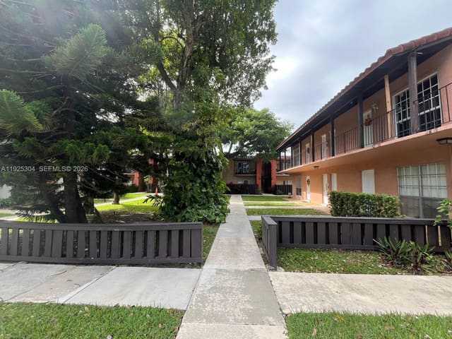 10788 N Kendall Drive D24, Miami, FL 33176