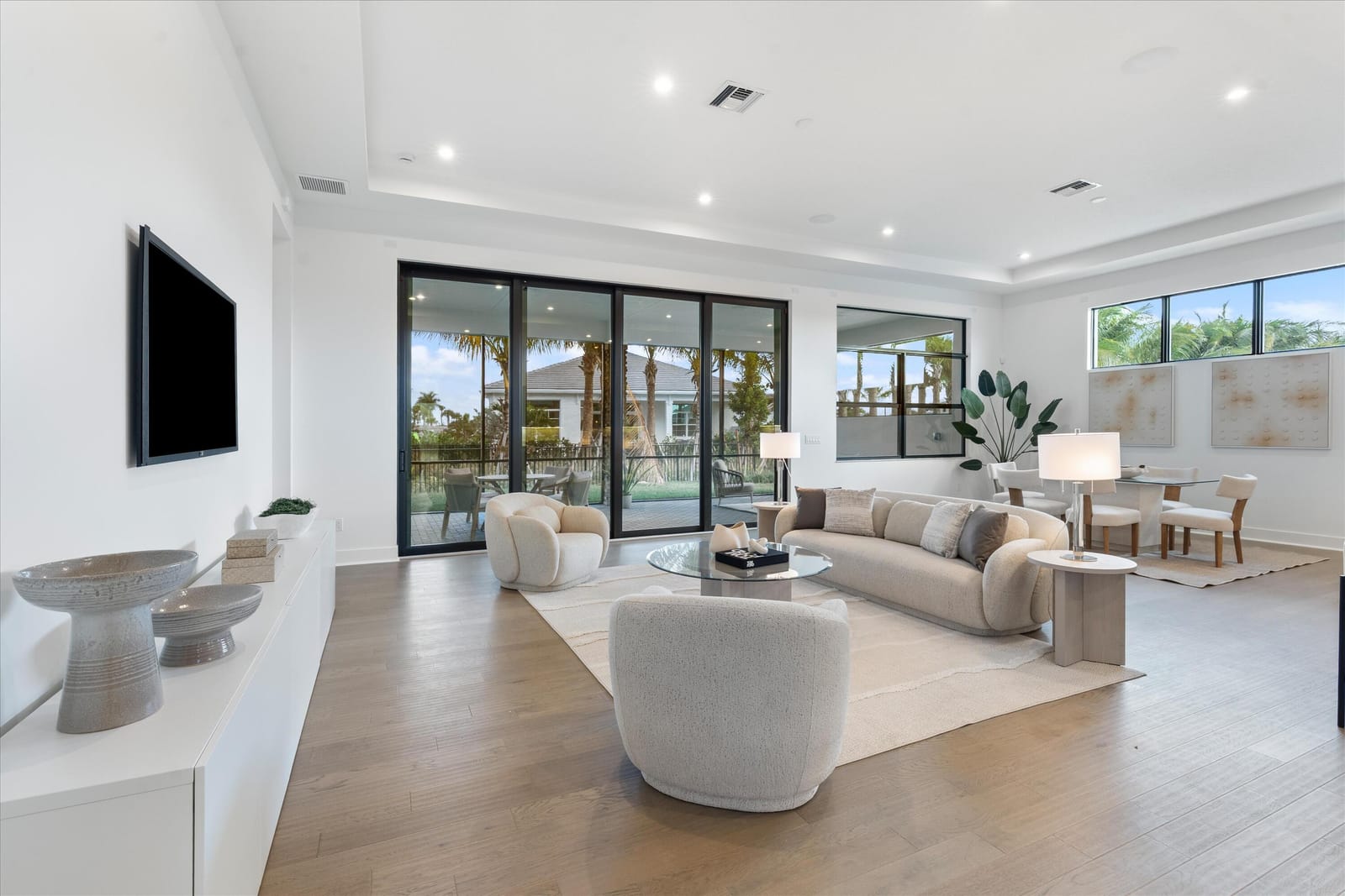 13697 Le Christine Drive — photo 8