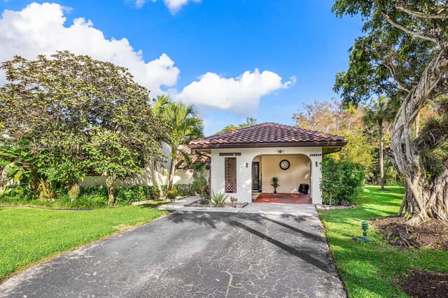 21720 Arriba Real 37-b, sold in Glades Of Boca Lago Condo, Boca Raton, FL
