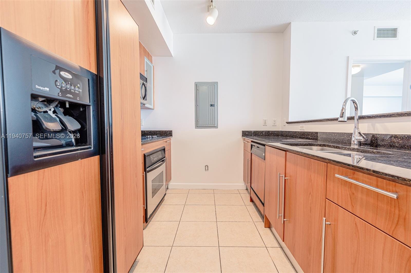 335 S Biscayne Boulevard 1108 — photo 6