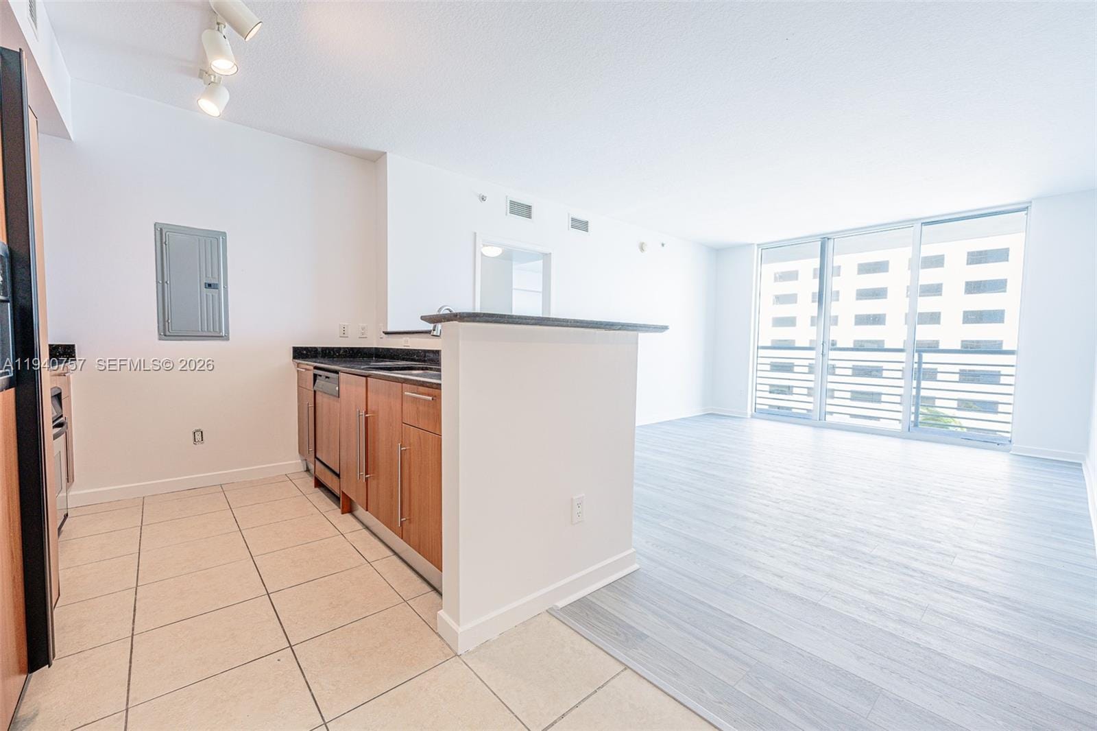 335 S Biscayne Boulevard 1108 — photo 8