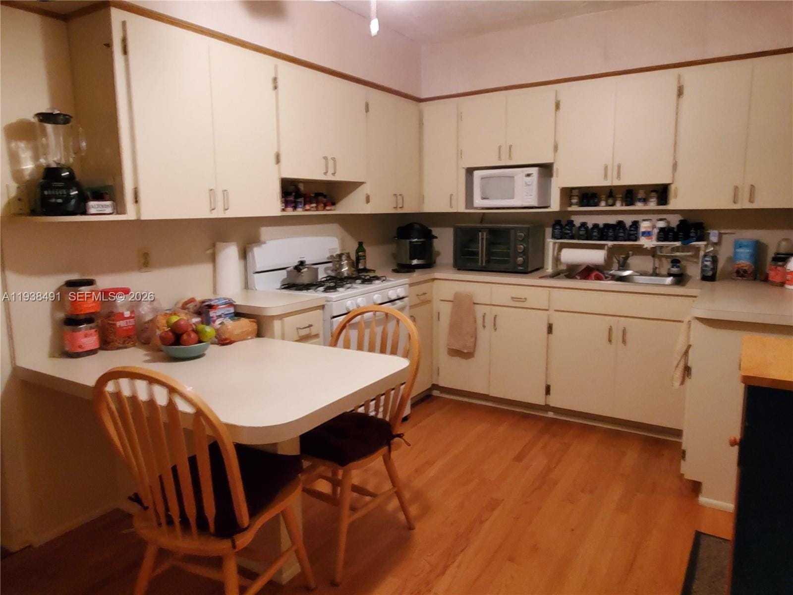 1846 Wiley Street — photo 5