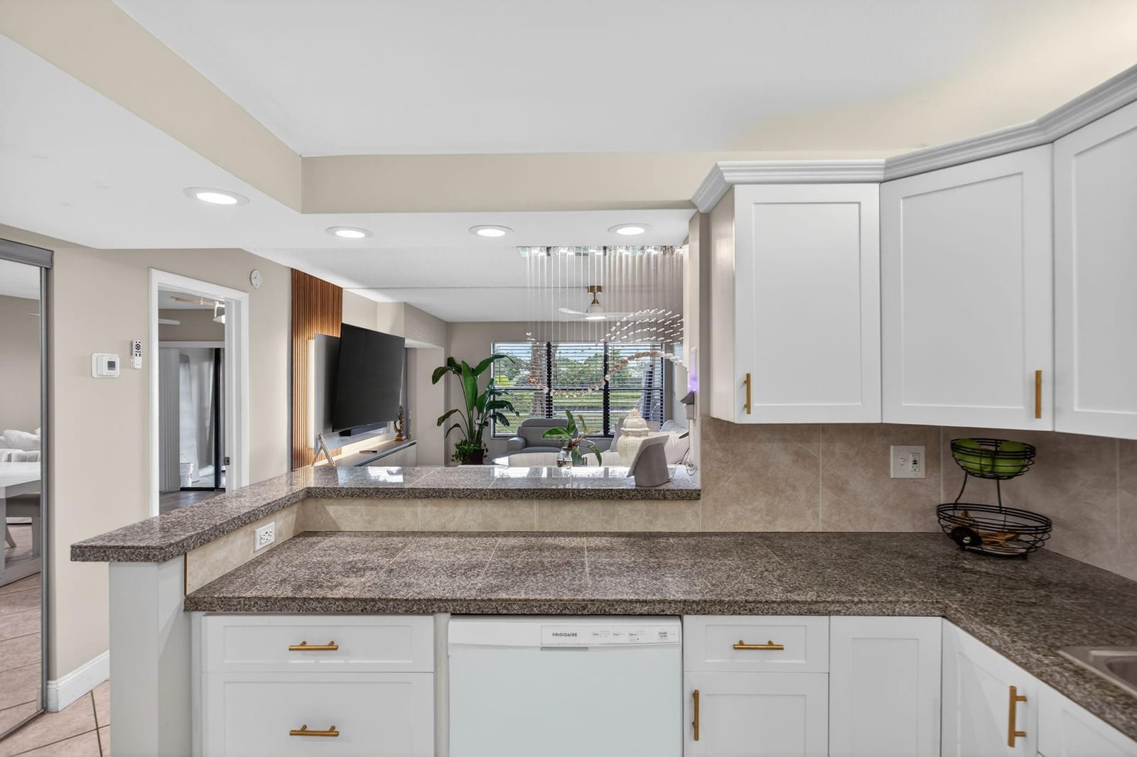 2314 S Cypress Bend Drive 114 — photo 2