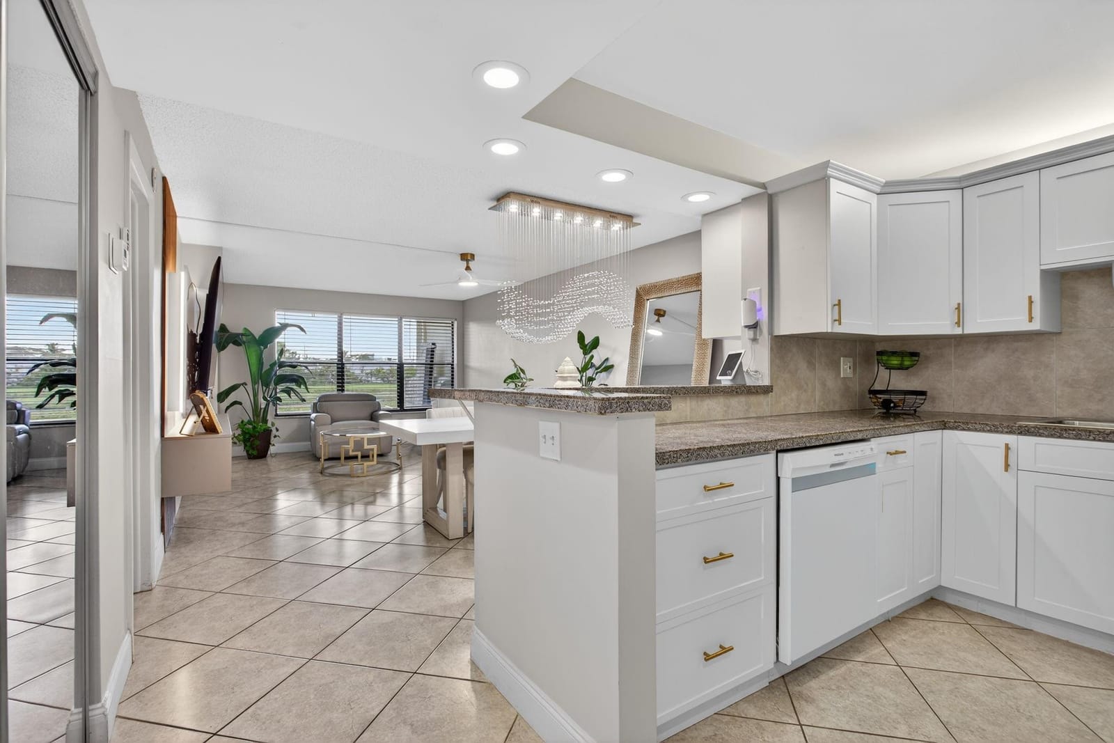 2314 S Cypress Bend Drive 114 — photo 4