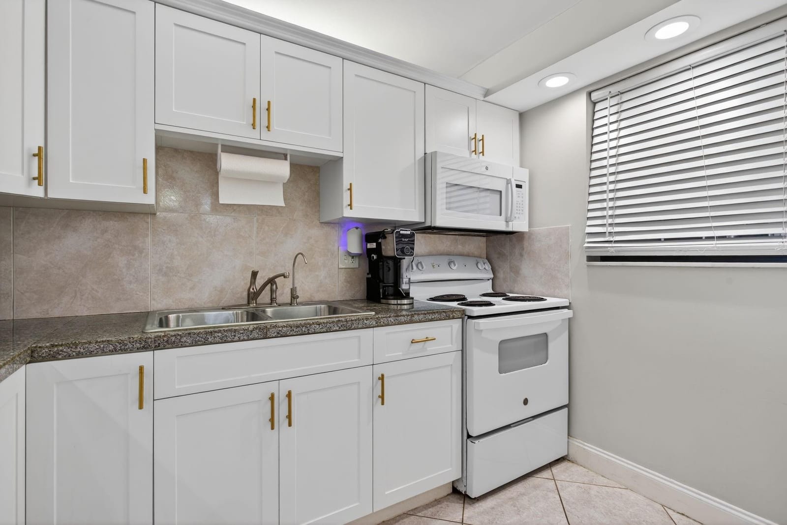 2314 S Cypress Bend Drive 114 — photo 9