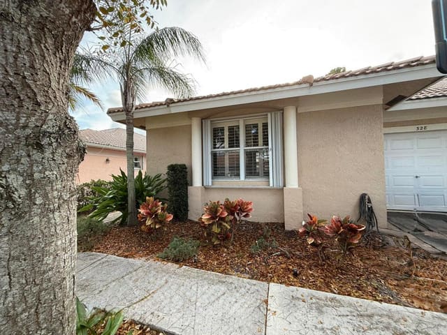 328 W Coral Trace Circle, Delray Beach, FL 33445