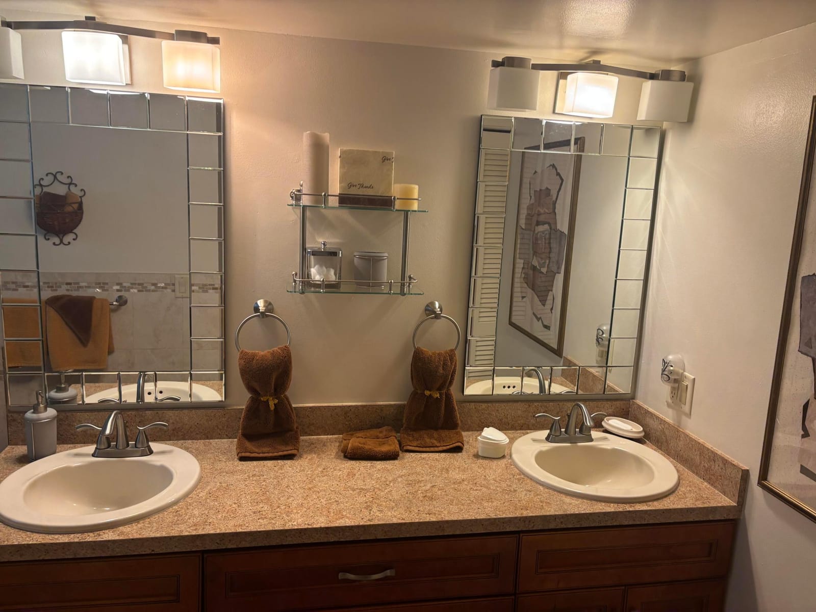 2542 S Canterbury Drive S — photo 12