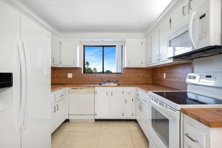 7770 Tahiti Lane 405 — photo 2