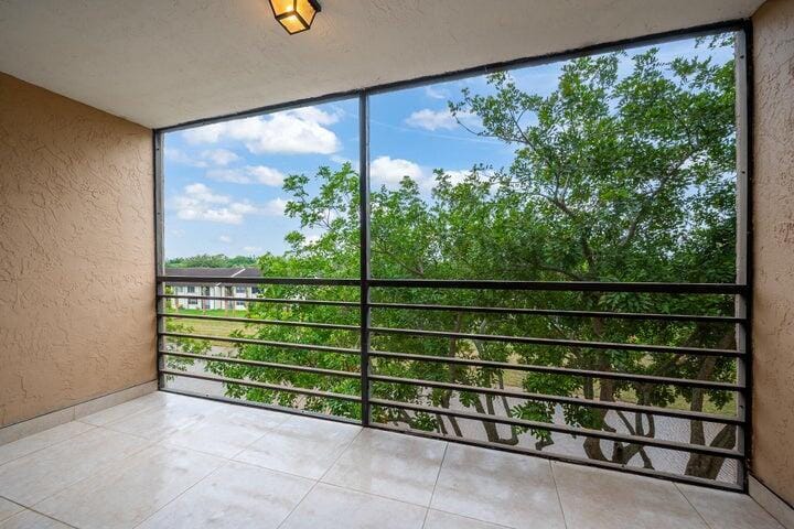 7770 Tahiti Lane 405 — photo 9