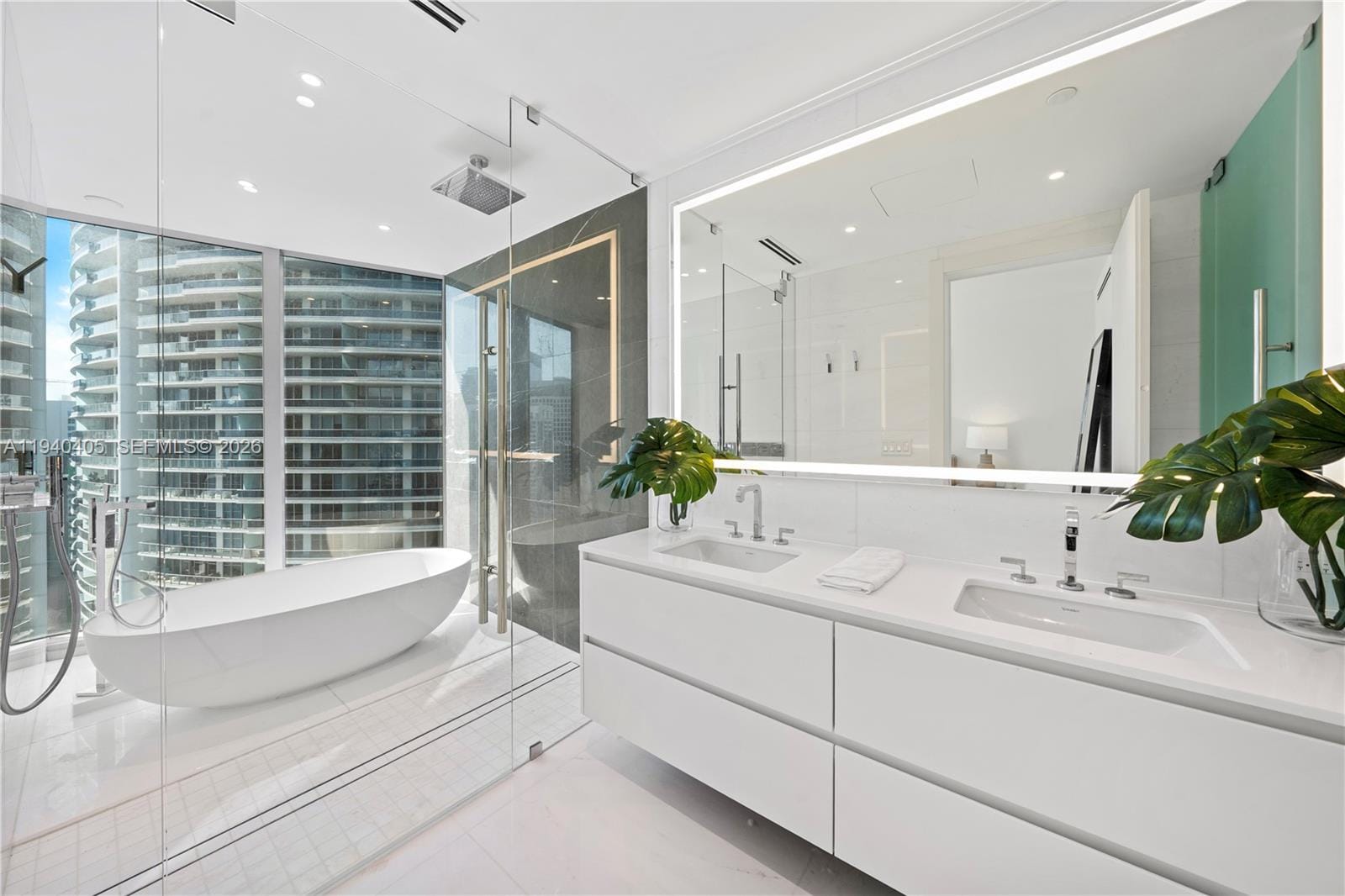 300 Biscayne Blvd Way 3407, Miami, FL 33131 photo 19