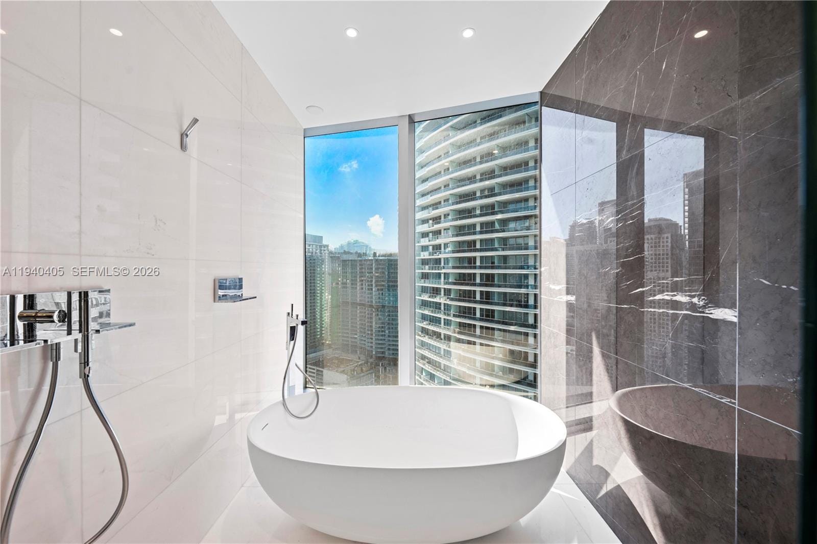 300 Biscayne Blvd Way 3407, Miami, FL 33131 photo 20