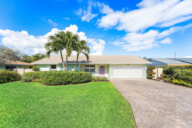 711 SW 27th Terrace, sold in Forest Hills, Coral Springs, FL