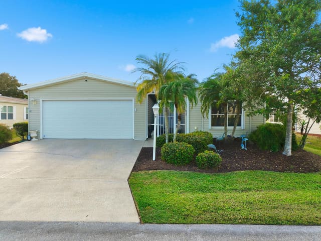8121 9th Hole Drive, sold in The Links At Savanna Club, Port St Lucie, FL
