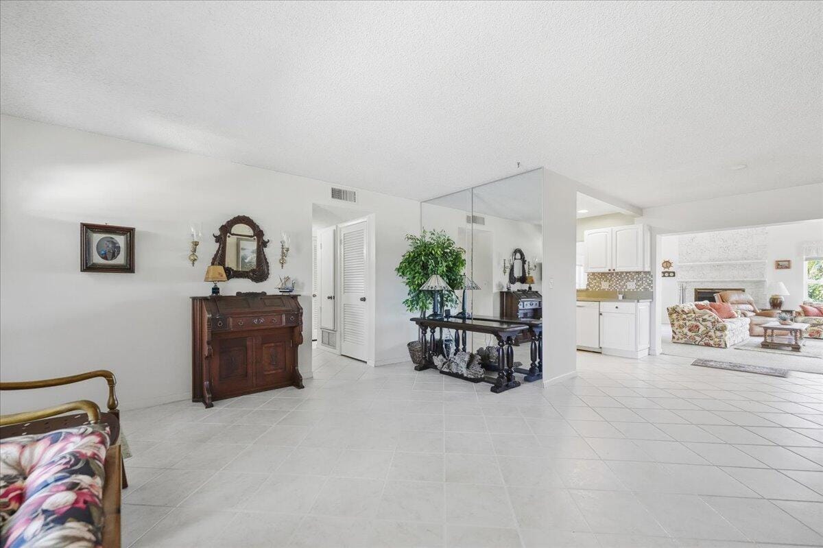 667 SE Harborview Drive — photo 4