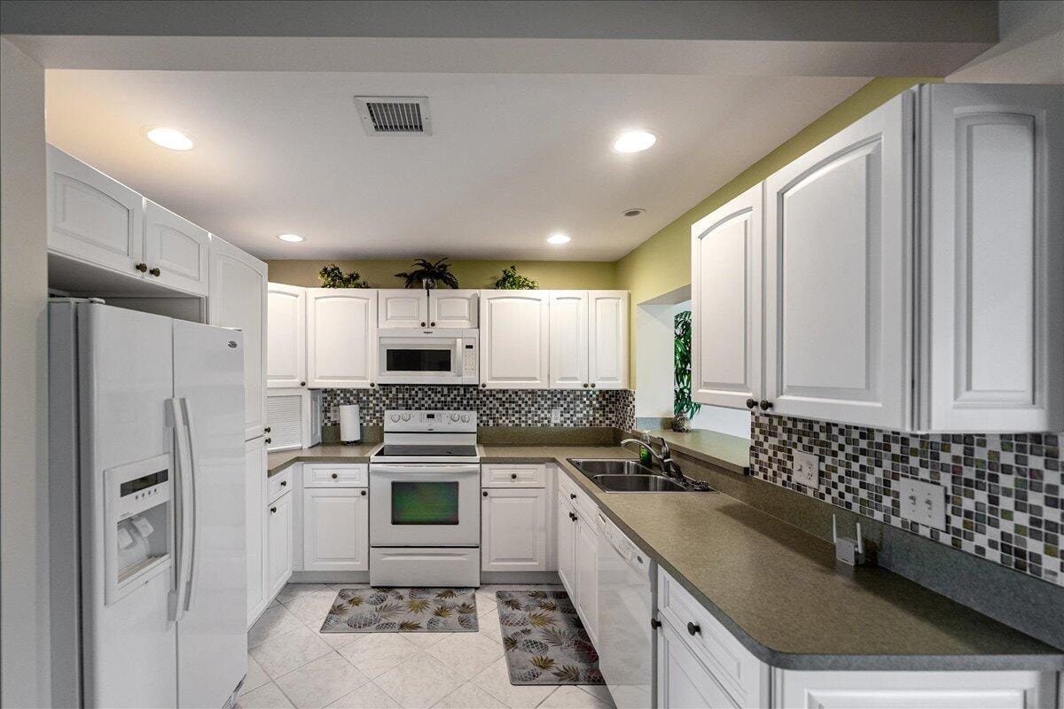 667 SE Harborview Drive — photo 7
