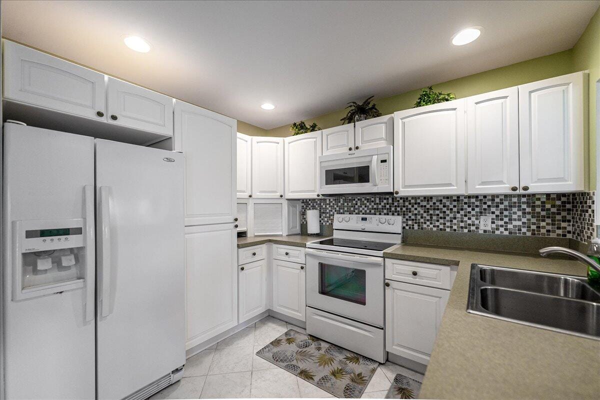 667 SE Harborview Drive — photo 8
