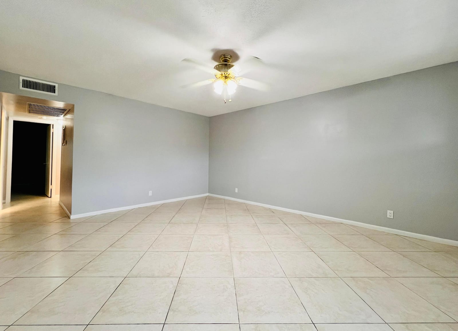 210 Somerset K, West Palm Beach, FL 33417 photo 4