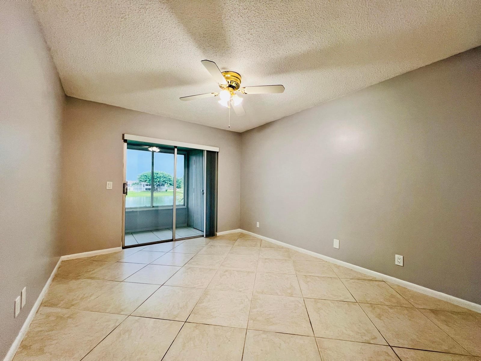 210 Somerset K, West Palm Beach, FL 33417 photo 6
