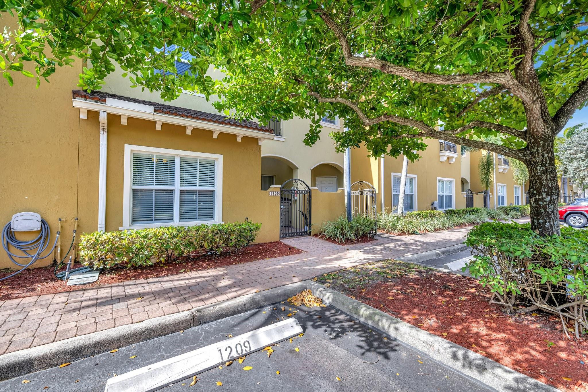 2851 W Prospect Road 1209, Tamarac, FL 33309, Tamarac