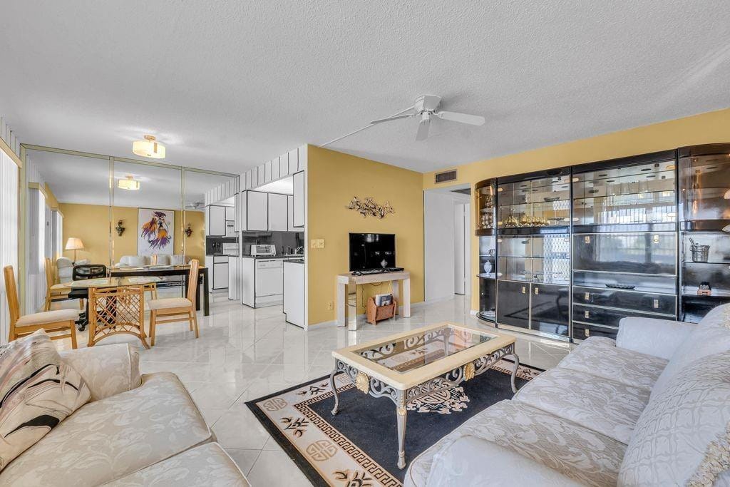 4037 Swansea B 4037, Deerfield Beach, FL 33442